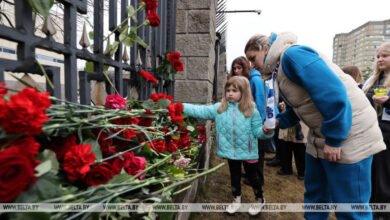 Photo of People
bring flowers to Russian Embassy in Minsk | Belarus News | Belarusian news | Belarus today | news in Belarus | Minsk news | BELTA