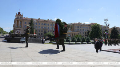 Photo of Putin lays wreath at Victory Monument in Minsk